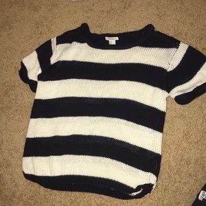 Short sleeve sweater